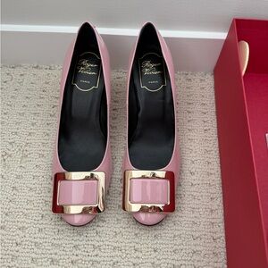 Roger Vivier pump in patent leather